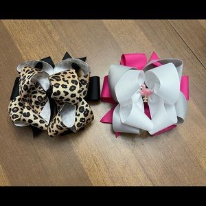 Two 6” triple bows